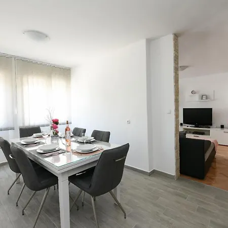 Apartman Karlic アパート
