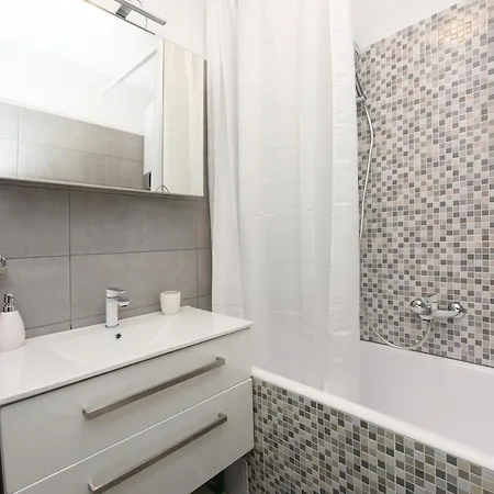 Apartman Karlic アパート *