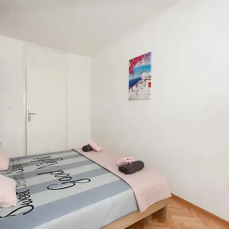 Apartman Karlic アパート *