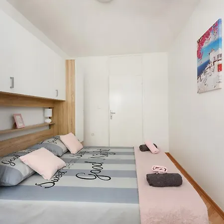 アパート Apartman Karlic ザダル