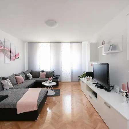 Apartman Karlic ザダル