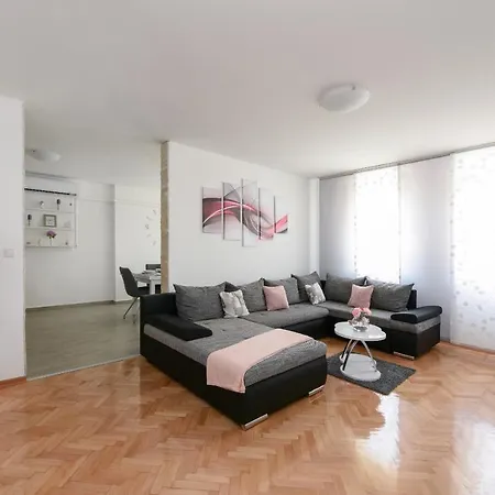 Apartman Karlic アパート